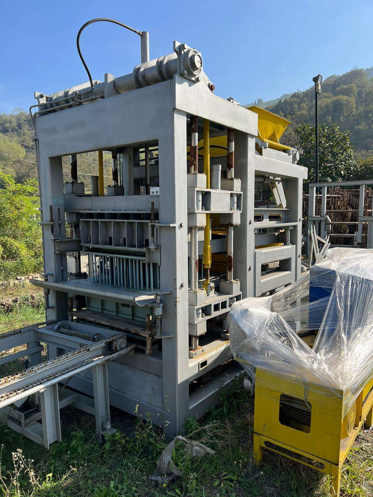 SINGLE HOPPER BLOCK MAKING M