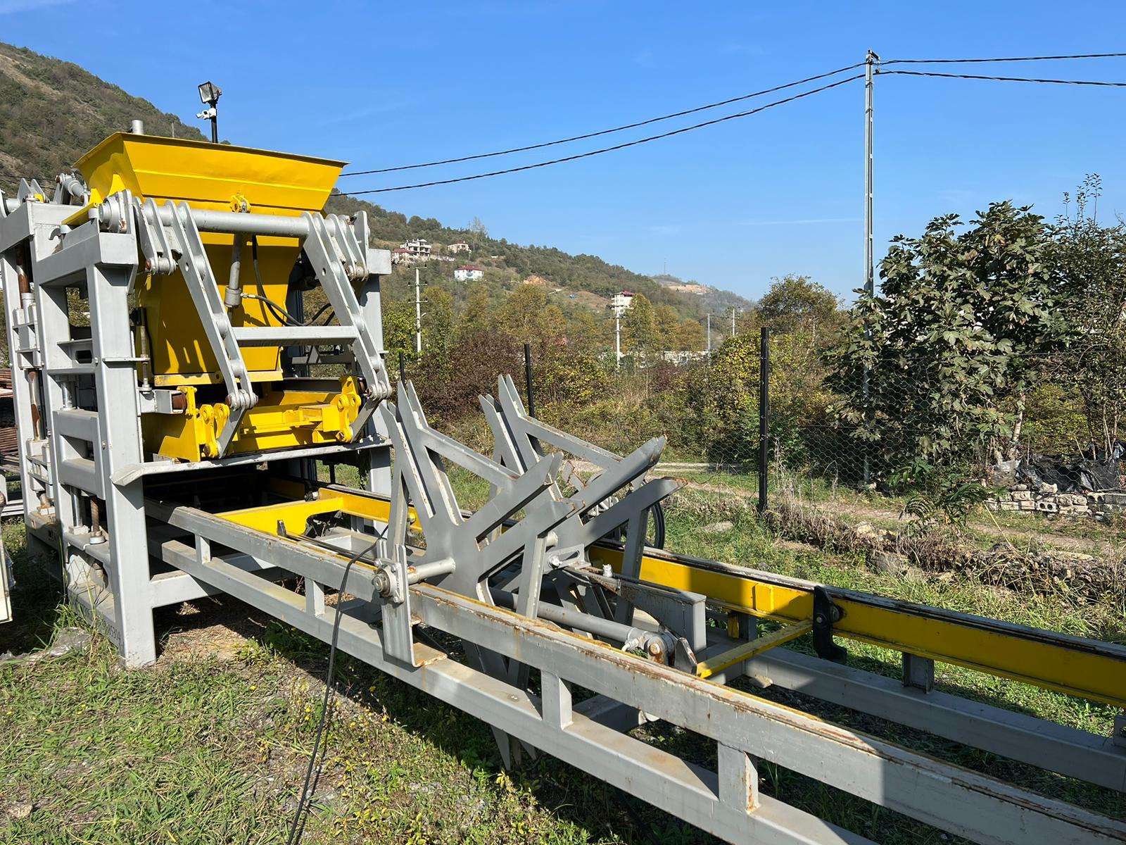 SINGLE HOPPER BLOCK MAKING M