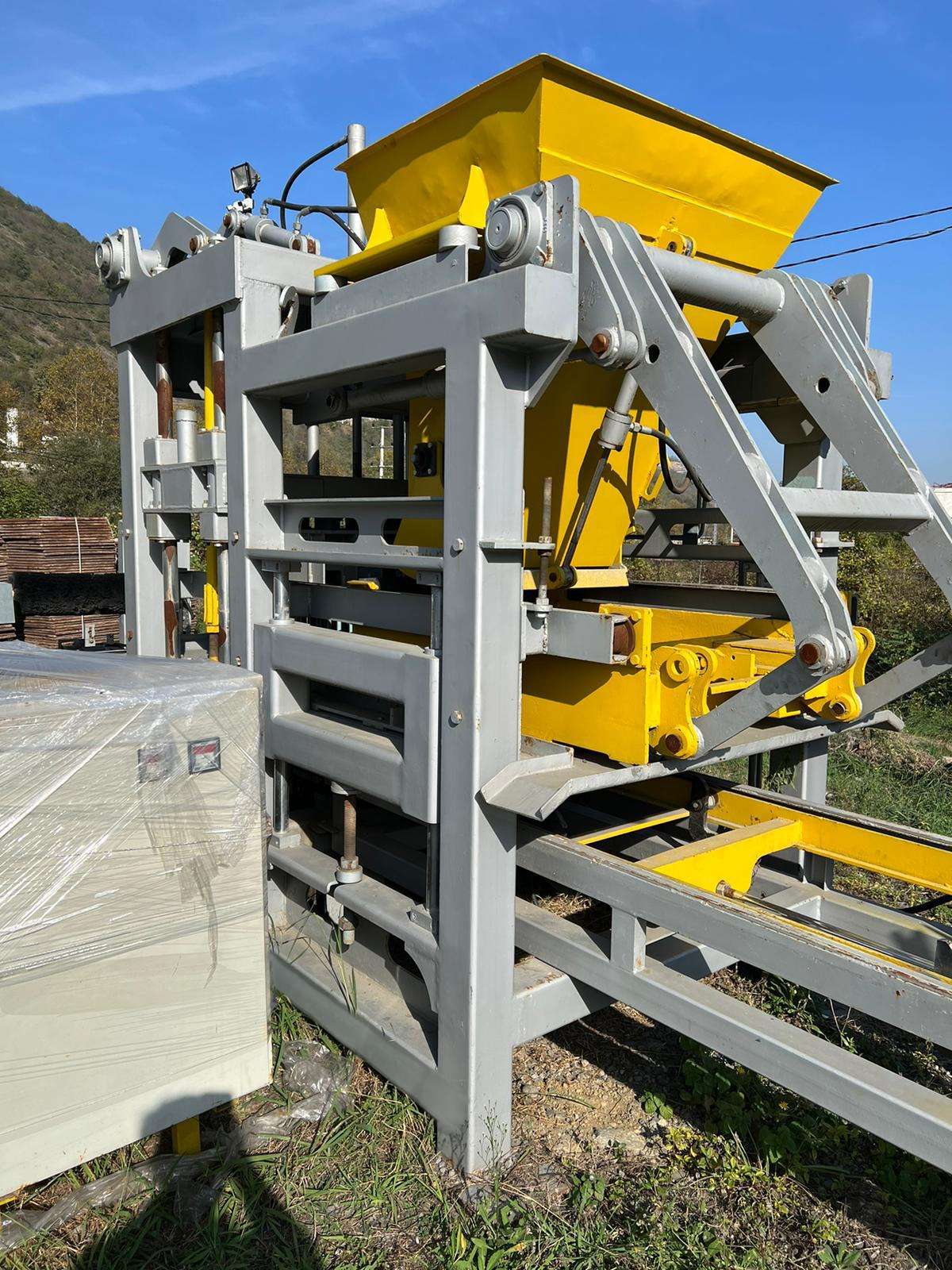 SINGLE HOPPER BLOCK MAKING M