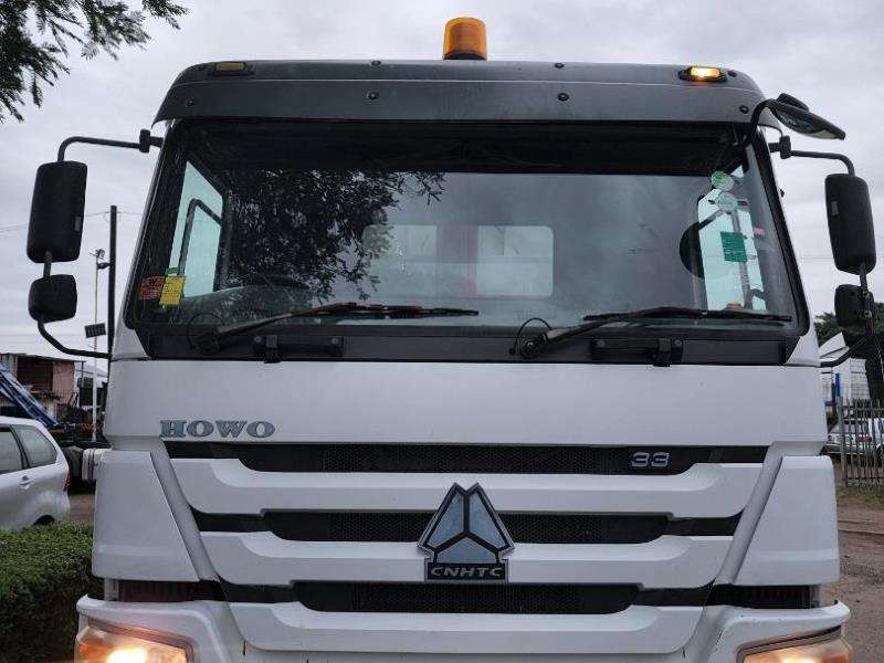 2018 SINOTRUK HOWO 335 8X4 1