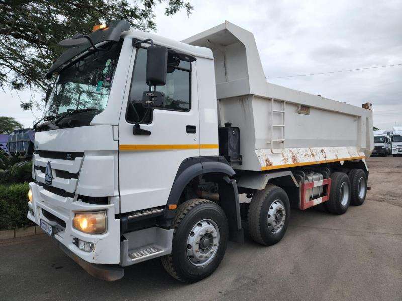 2018 SINOTRUK HOWO 335 8X4 1