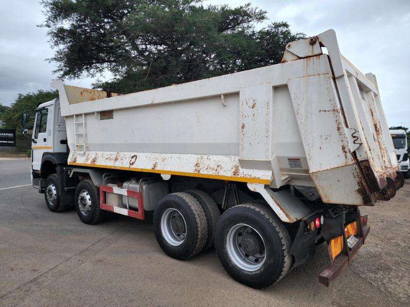 2018 SINOTRUK HOWO 335 8X4 1