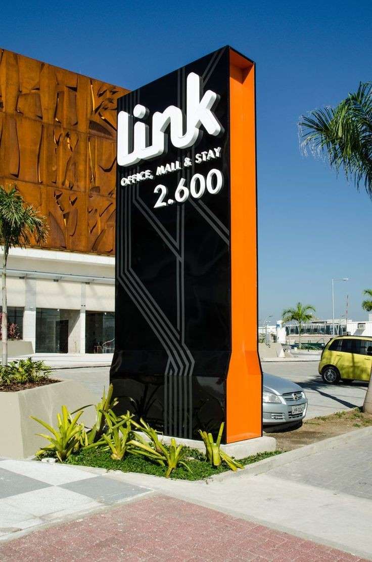 pylon sign maintenance