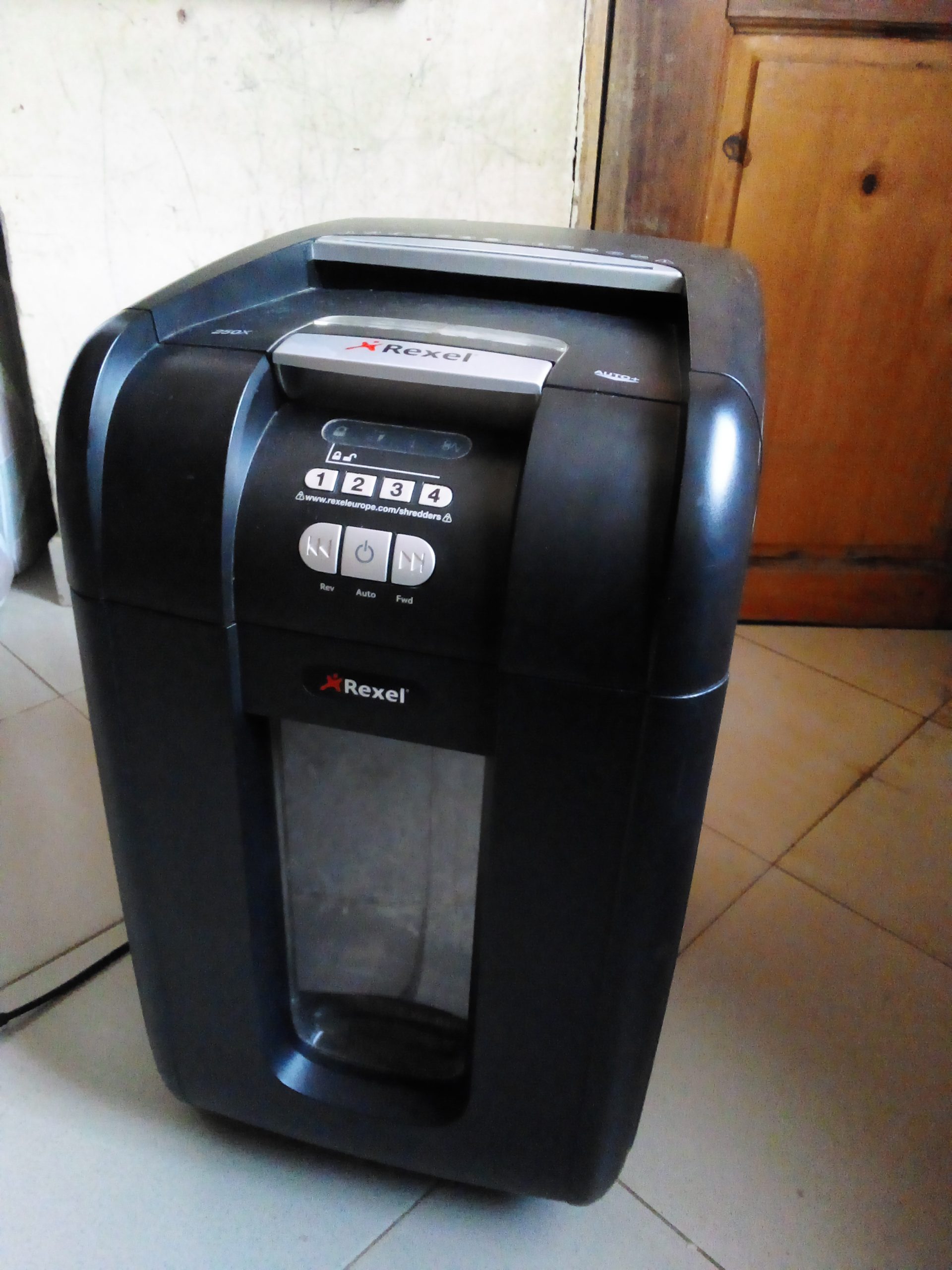 Papper shredder machine