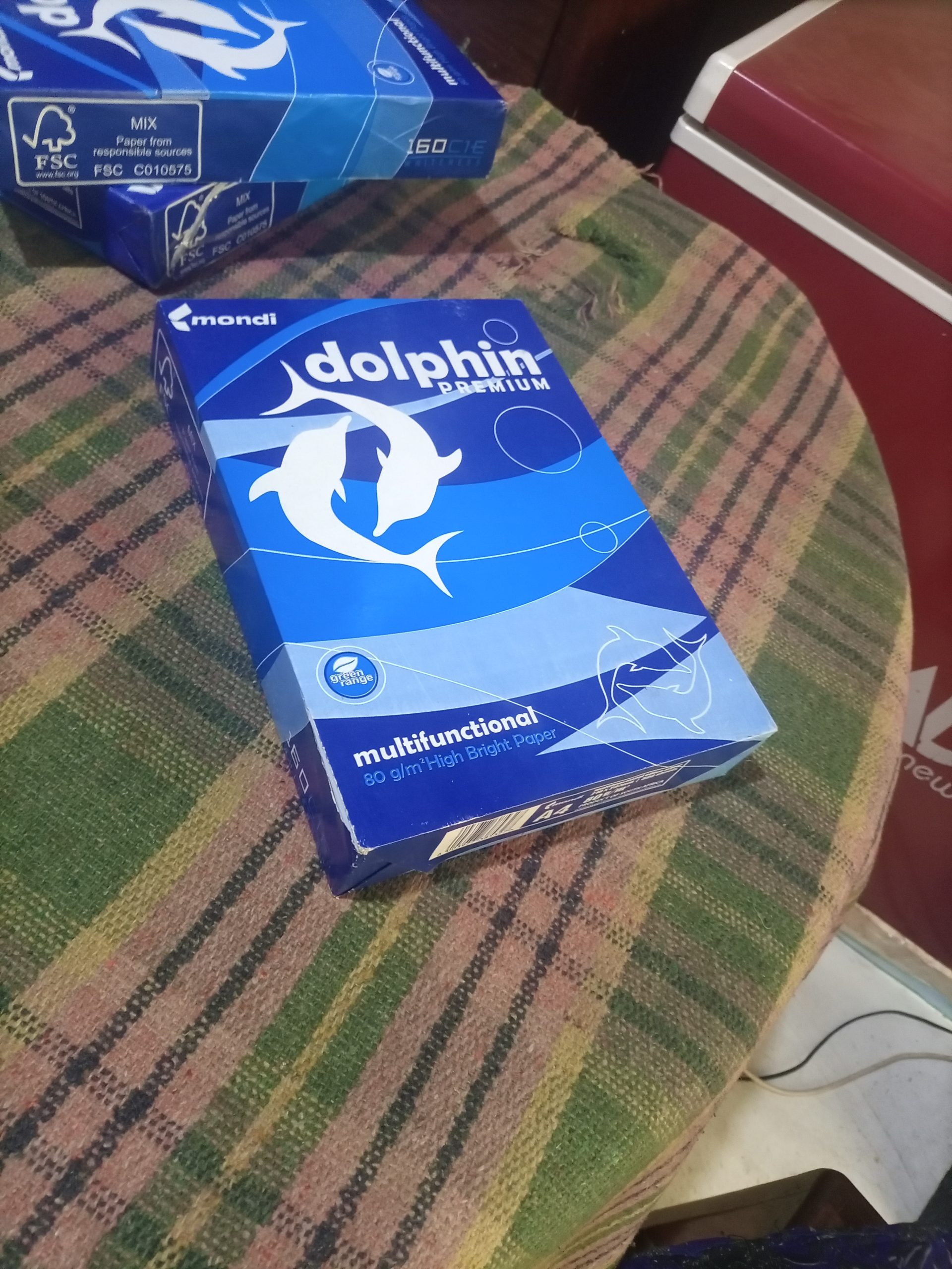 Dolphin premium reams of Pap
