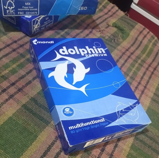 Dolphin premium reams of Pap