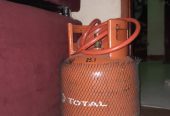 Gas cylinder and gas plate