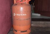 Gas cylinder and gas plate