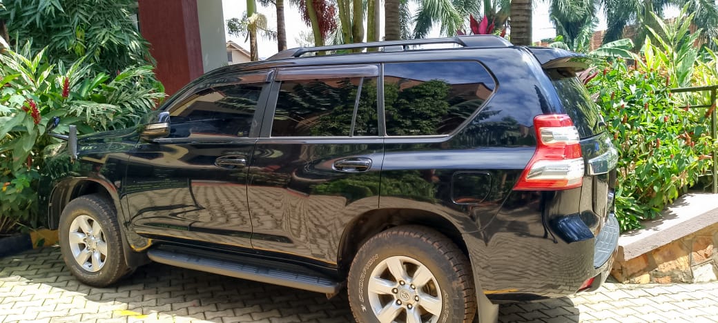 Toyota Landcruiser Black