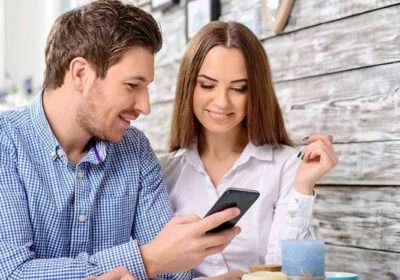 Couple-looking-phone